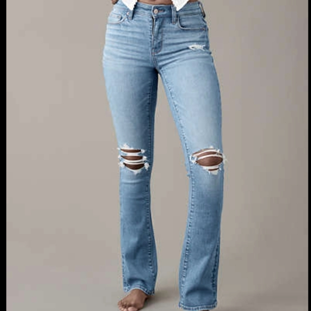 AMERICAN Eagle flared Next Level Stretch Light Wash Distressed Jeans